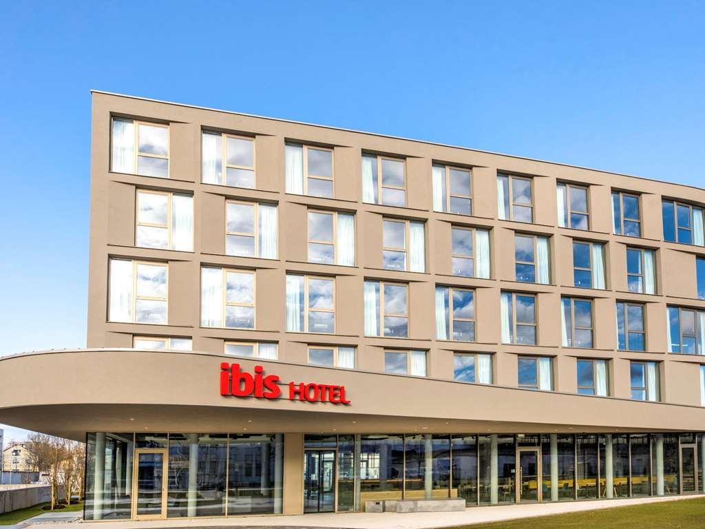 Ibis Wels Hotel Bagian luar foto